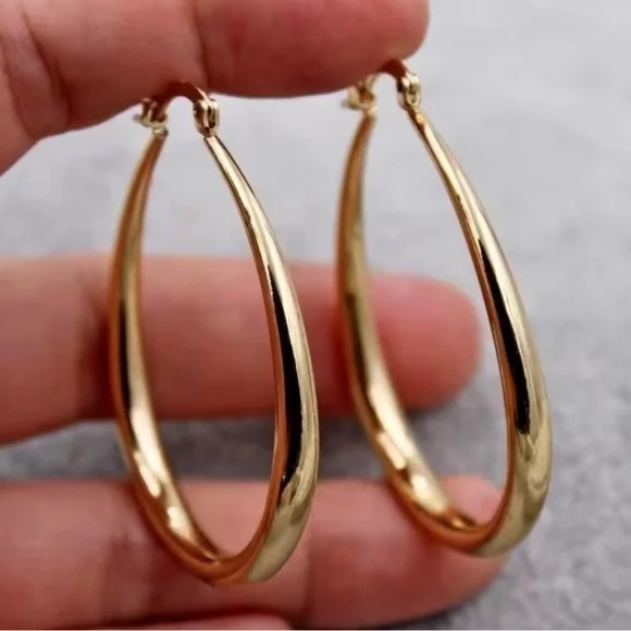 FASHION Elegant Gold Hoop Earrings - Picture 2 of 2